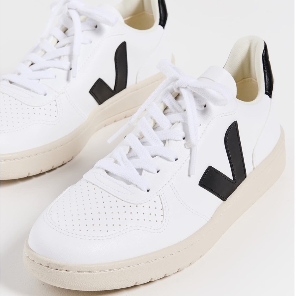 Women’s Veja V-10 Sneakers